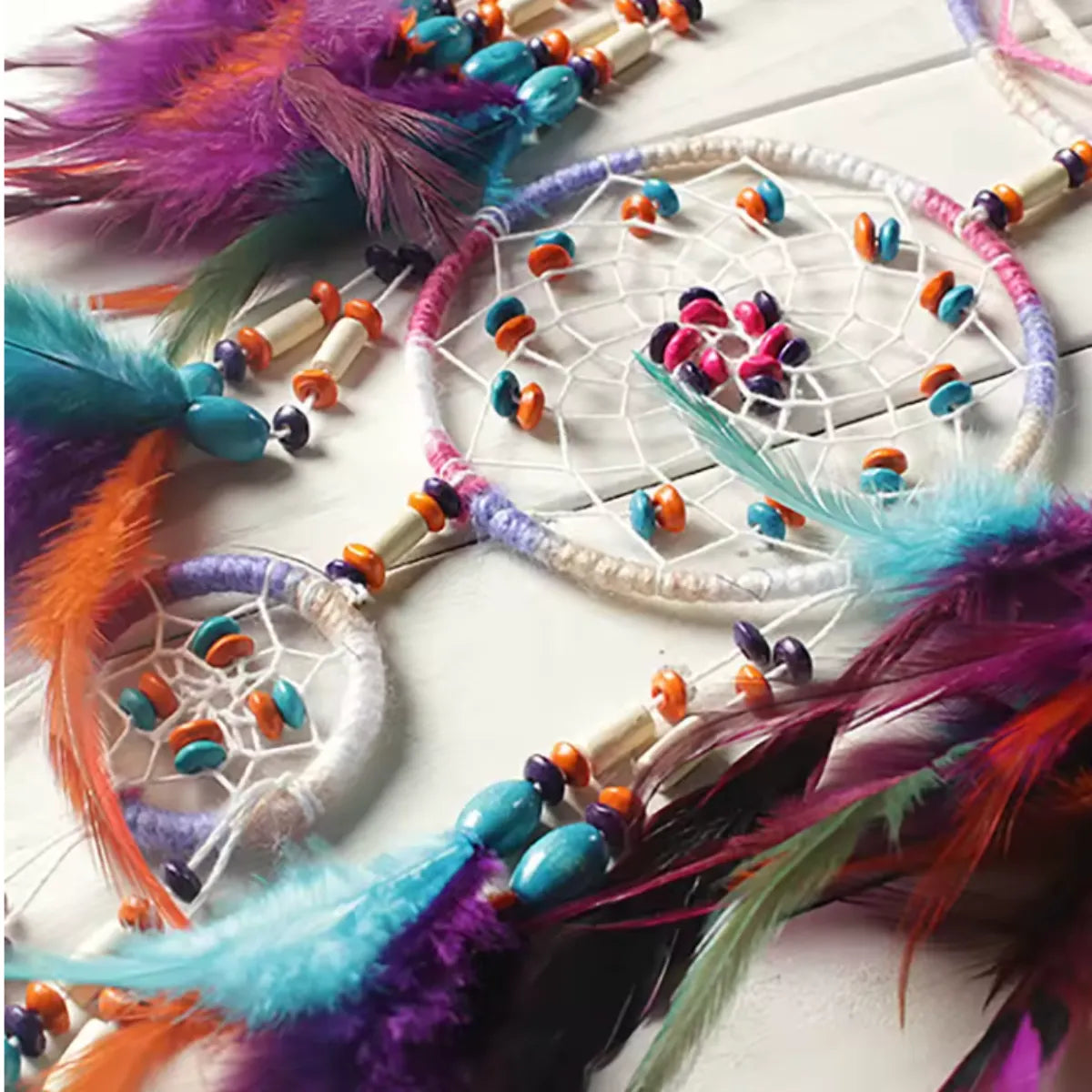 Attrape-rêves en plumes fait main - Arc-en-ciel